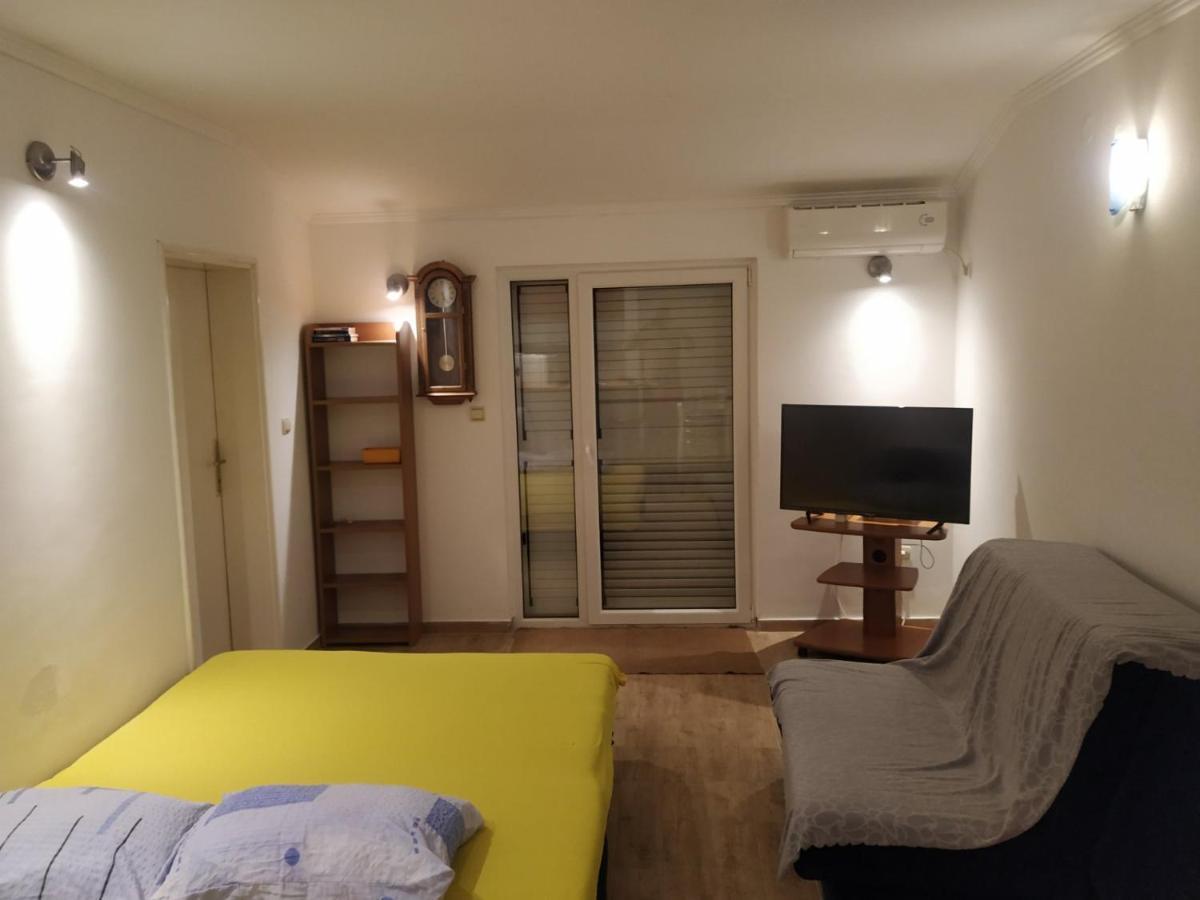 Apartment Top *